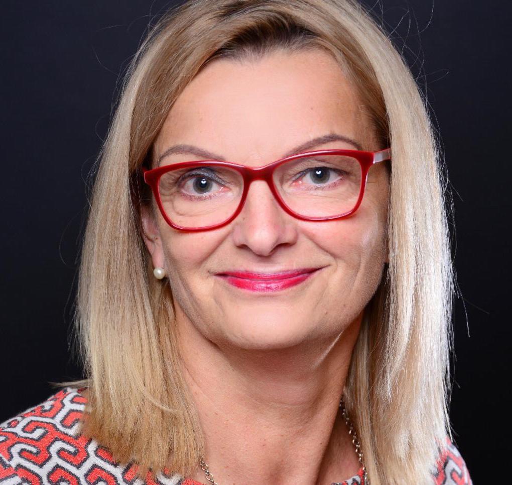 923f10c6 21f0-4aa2-857b-5310b713a29d2